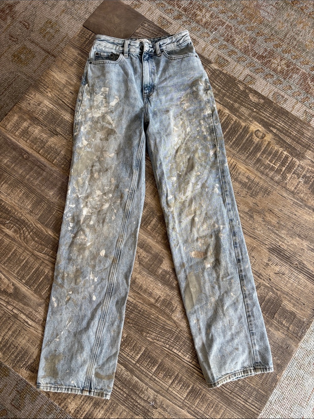 Pacsun Light Wash Straight-Leg Jeans - Light painted white and gold